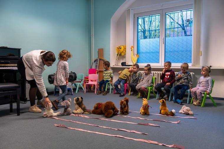 Kleine Kinder in der Musikalischen Früherziehung